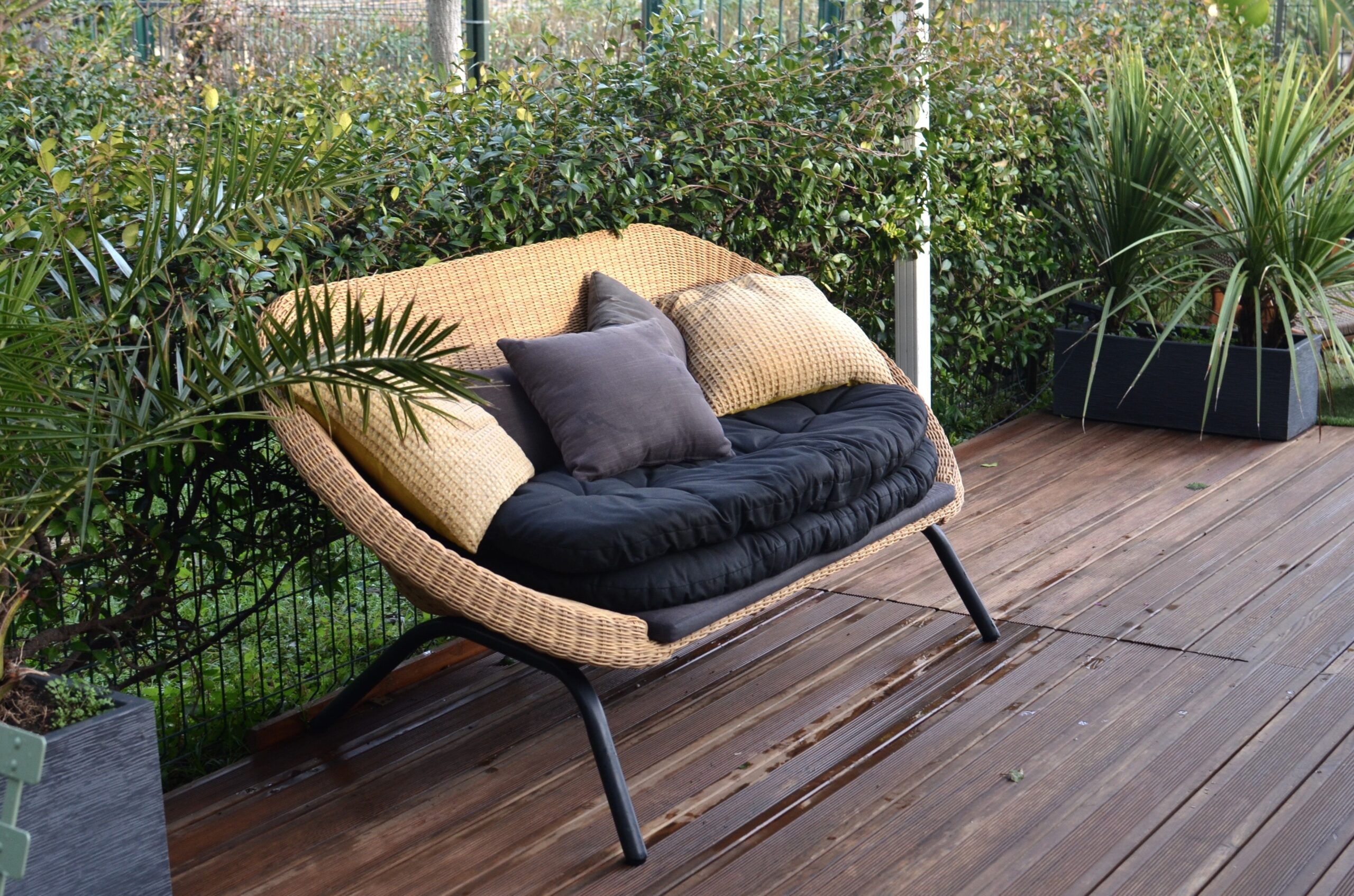 How to Fix Wicker Patio Furniture